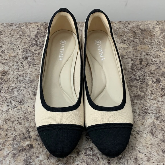 Elegant Cream and Black Almond-Toe Chunky Heels - Picture 7 of 17